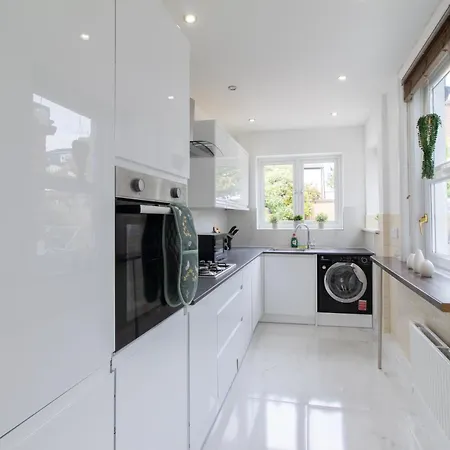 Open Mind Property - Hottub, 8 Beds & 2 Car Spaces Portsmouth Exterior photo