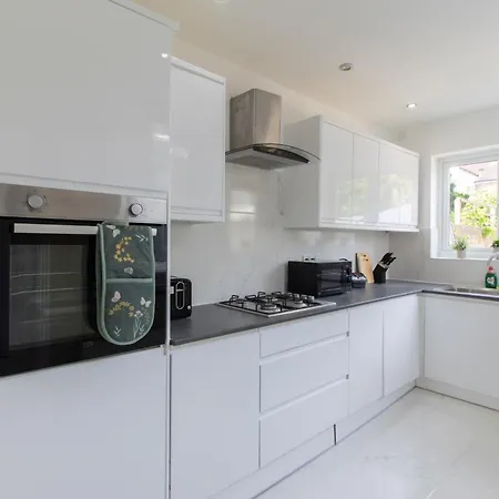 Open Mind Property - Hottub, 8 Beds & 2 Car Spaces Portsmouth Exterior photo