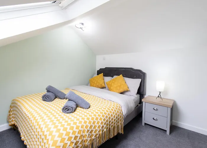 Open Mind Property - Hottub, 8 Beds & 2 Car Spaces