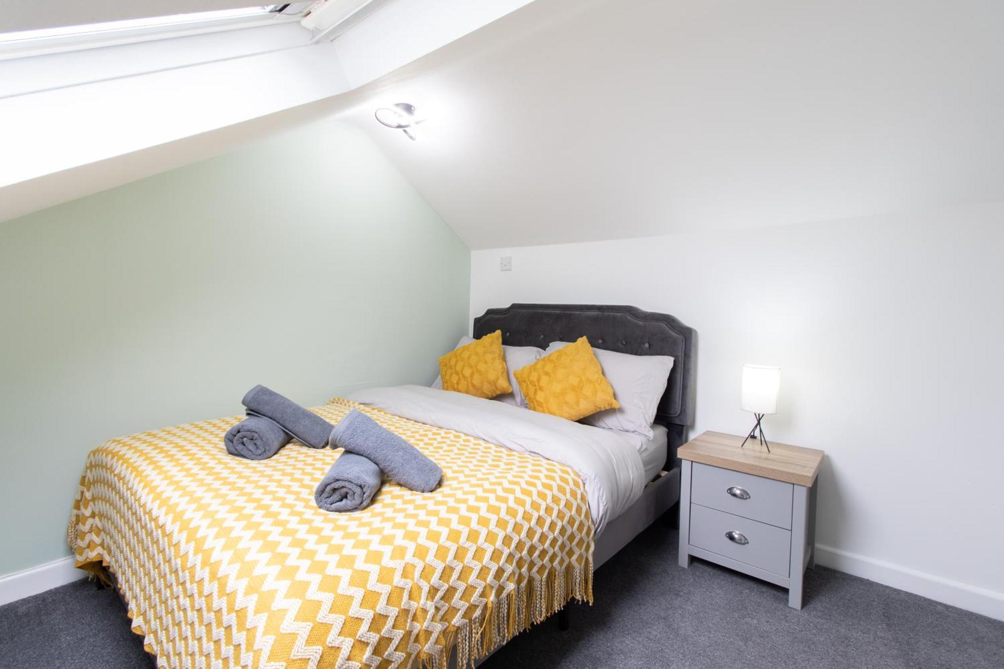 Open Mind Property - Hottub, 8 Beds & 2 Car Spaces * Portsmouth