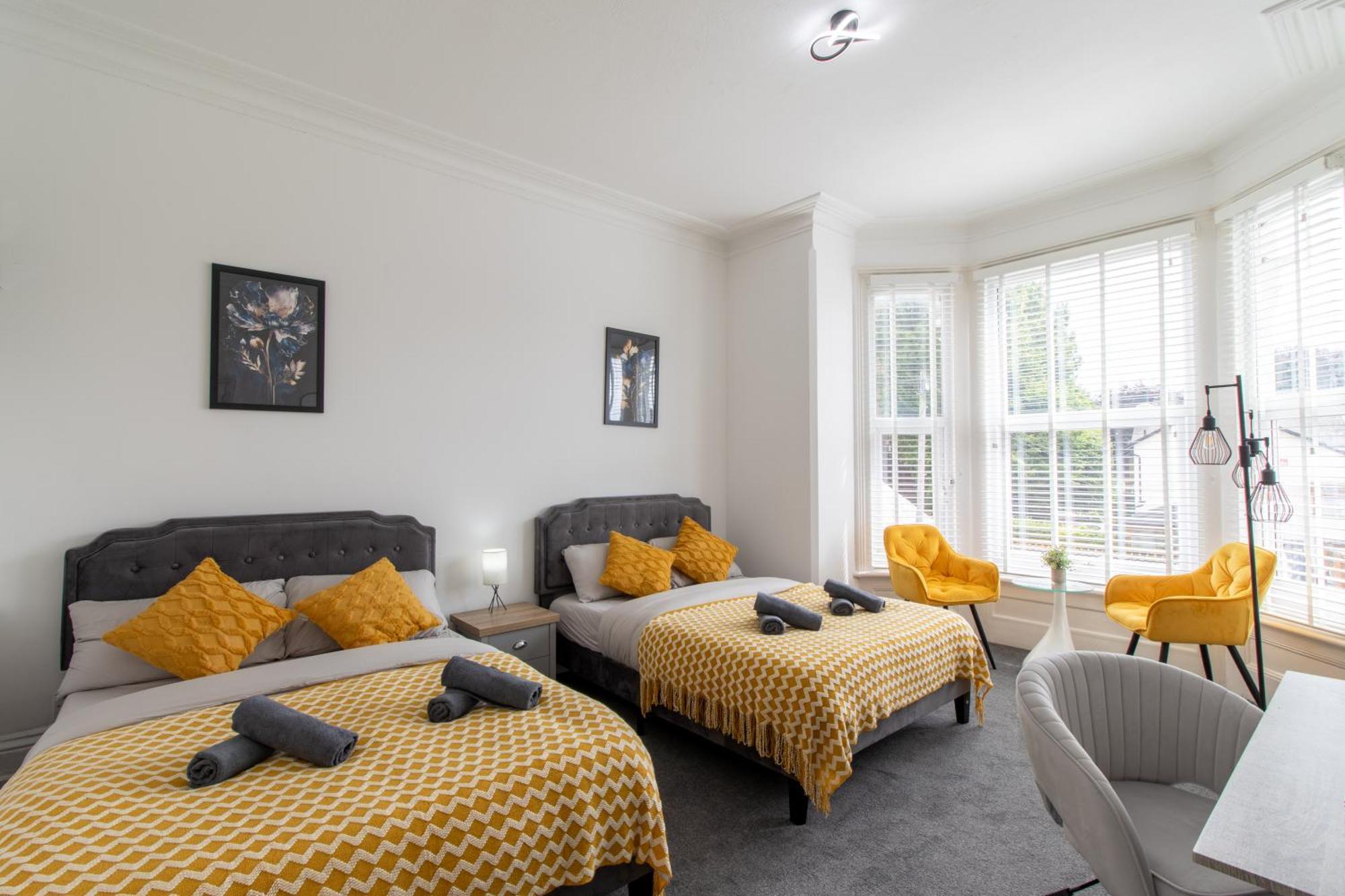 Open Mind Property - Hottub, 8 Beds & 2 Car Spaces Holiday home *