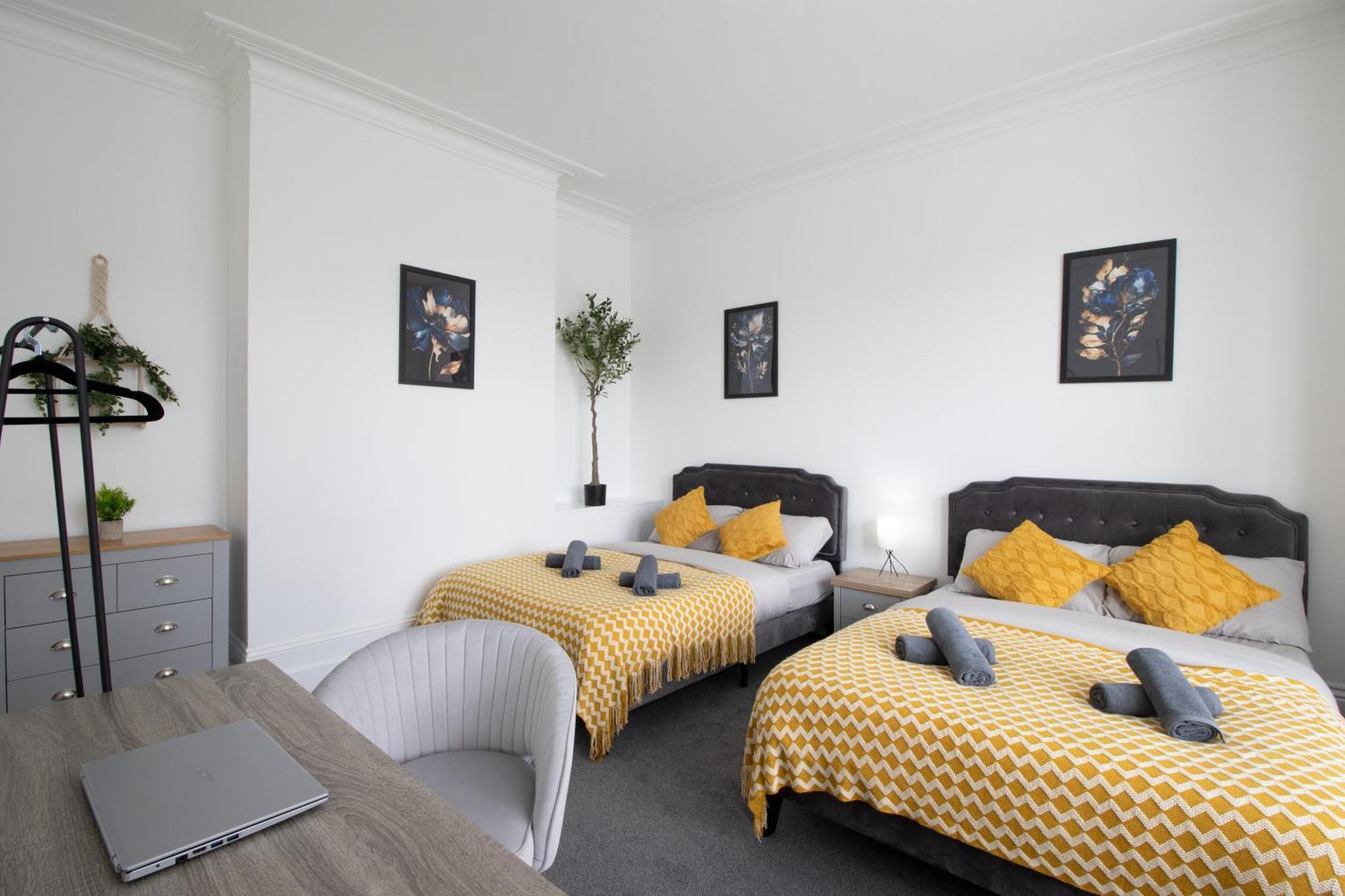 Open Mind Property - Hottub, 8 Beds & 2 Car Spaces Holiday home