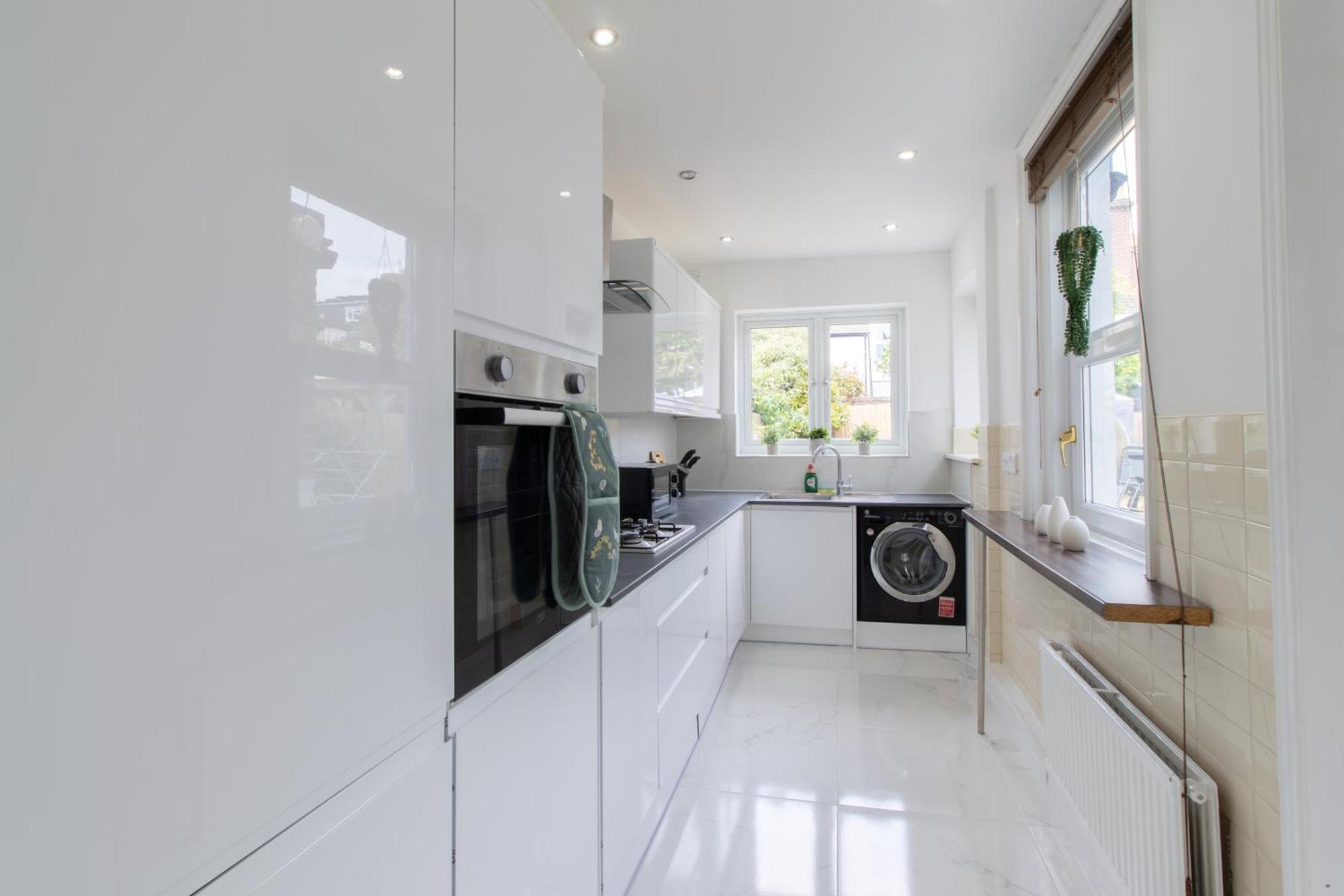 Open Mind Property - Hottub, 8 Beds & 2 Car Spaces Holiday home Portsmouth
