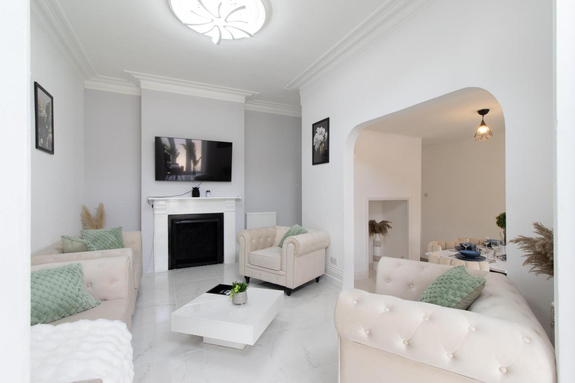 Holiday home Open Mind Property - Hottub, 8 Beds & 2 Car Spaces *