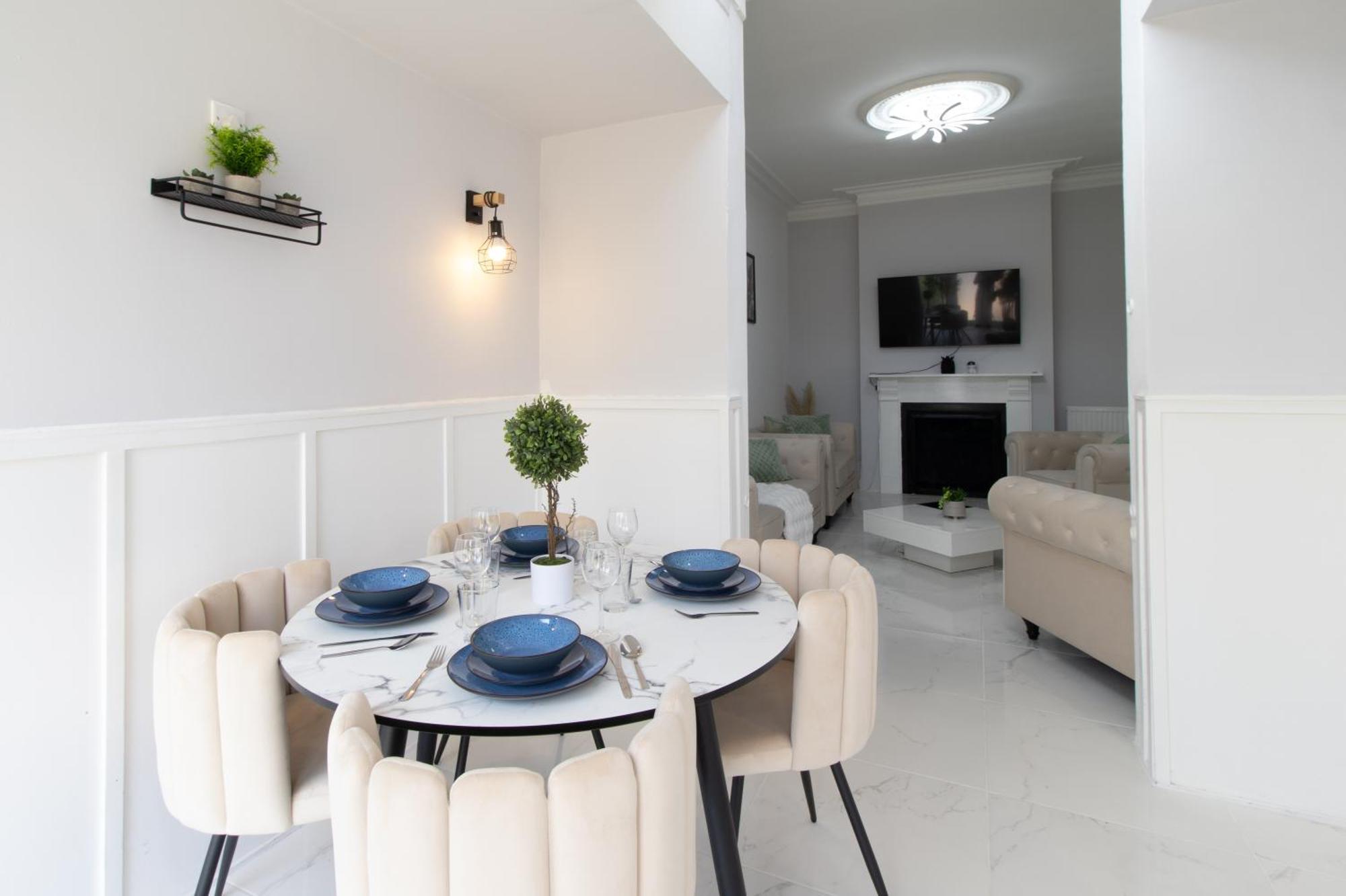 Open Mind Property - Hottub, 8 Beds & 2 Car Spaces * Portsmouth