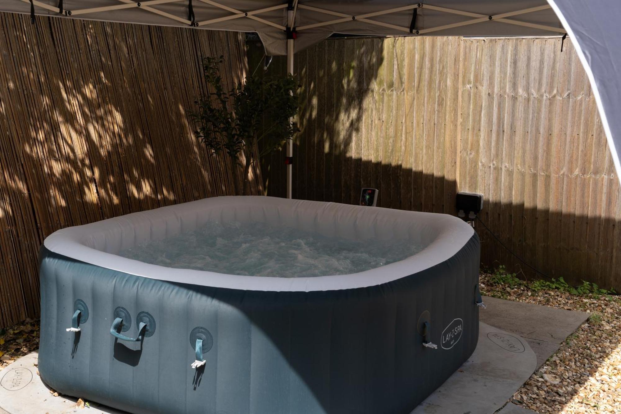 Open Mind Property - Hottub, 8 Beds & 2 Car Spaces